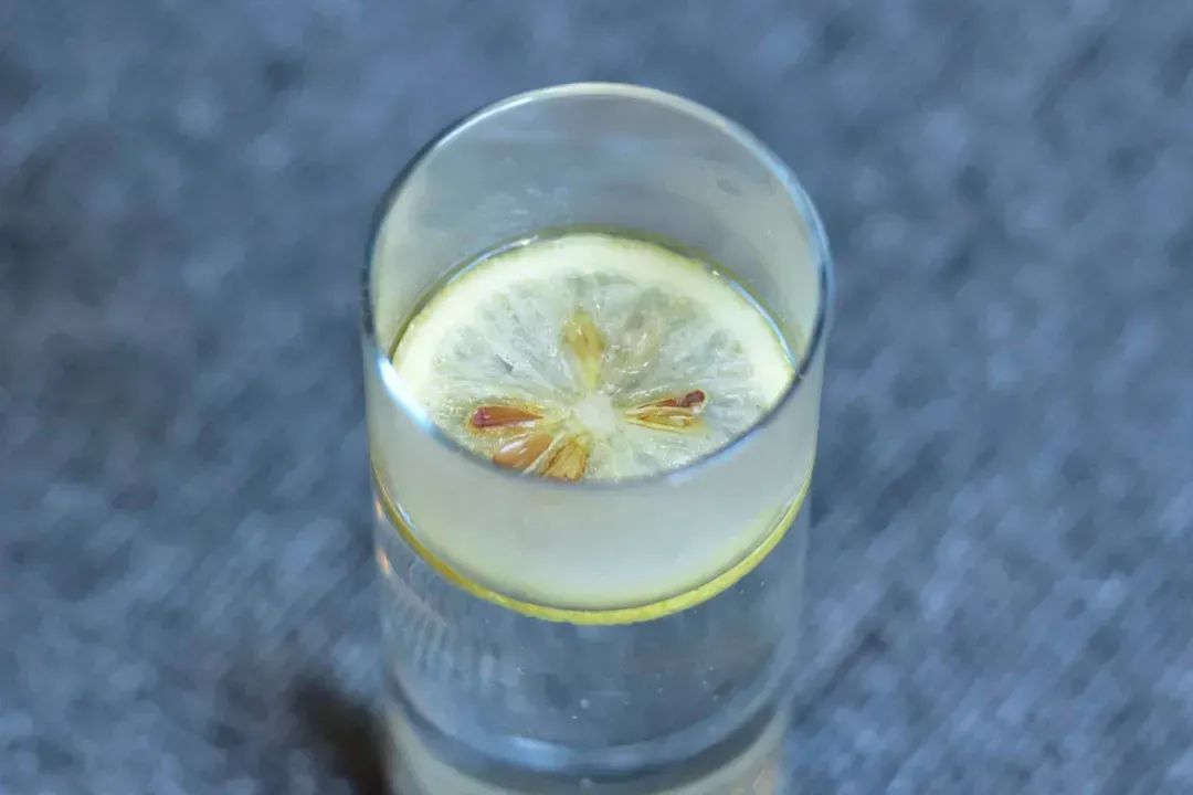 一天真要喝够8杯水?研究有了新发现:这样喝水更健康! 一天真要喝够8杯水?研究有了新发现:这样喝水更健康!