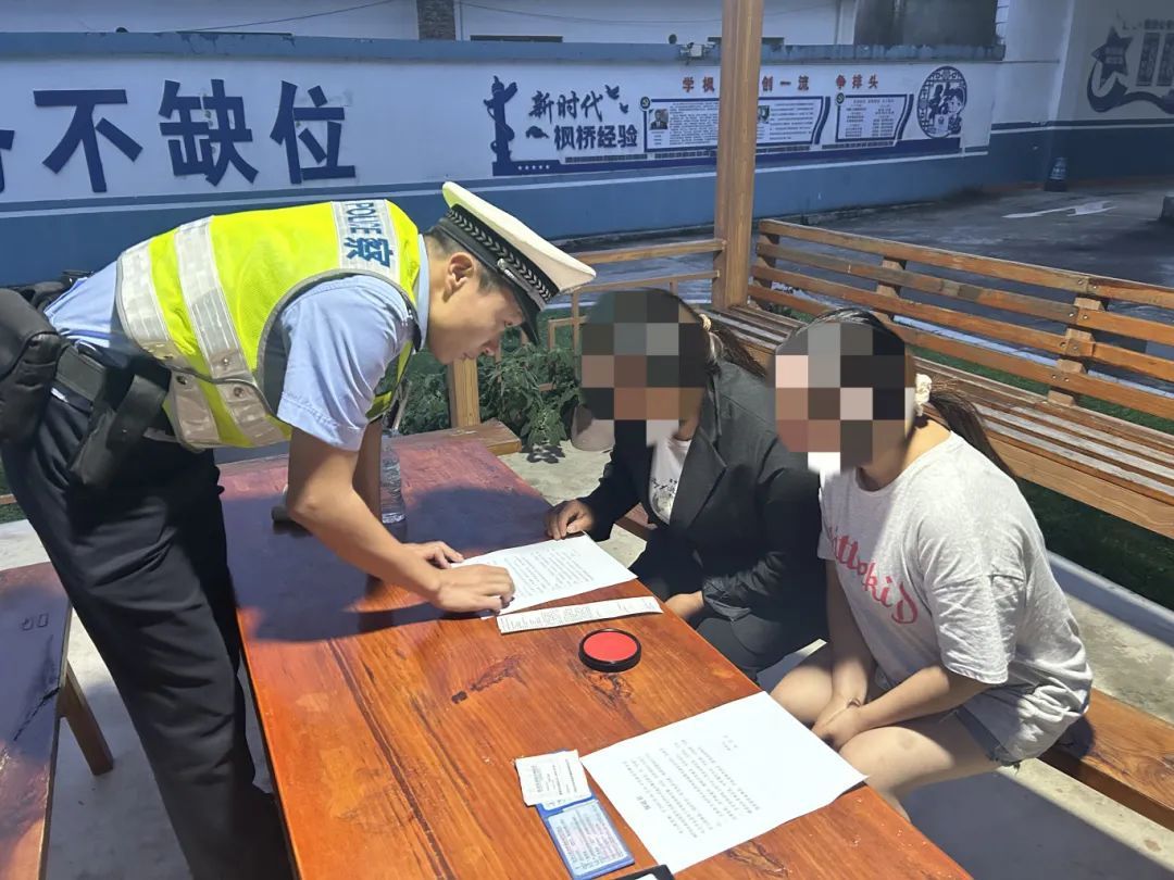 “快来抓我呀~!警察:安排! “快来抓我呀~!警察:安排!