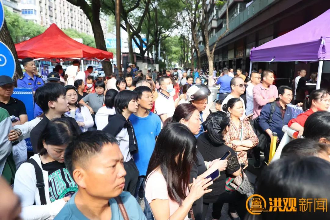 南昌考场门口的这一幕幕！太燃了