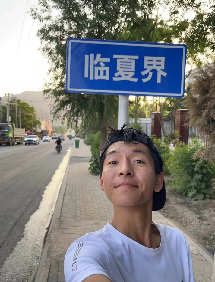 小伙历时194天从海南徒步4千多公里回甘肃 小伙历时194天从海南徒步4千多公里回甘肃