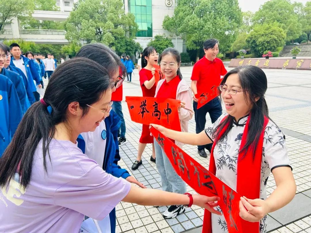 热搜刷屏！名场面再现→