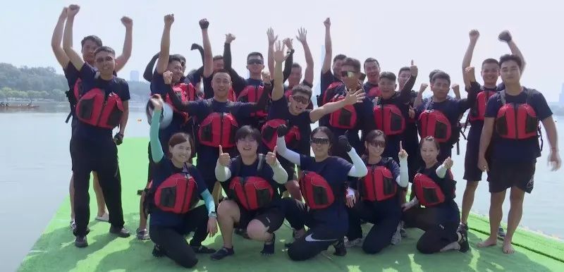 长沙龙舟邀请赛,南京龙舟队:拿不到冠军,游回去!网友:想看 长沙龙舟邀请赛,南京龙舟队:拿不到冠军,游回去!网友:想看