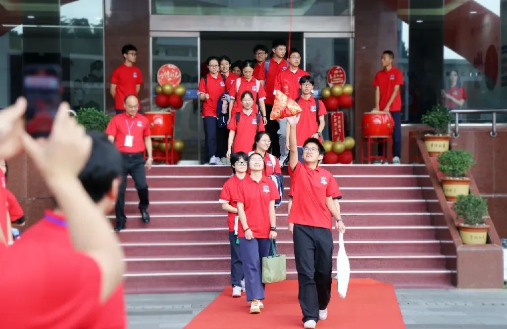 热搜刷屏！名场面再现→