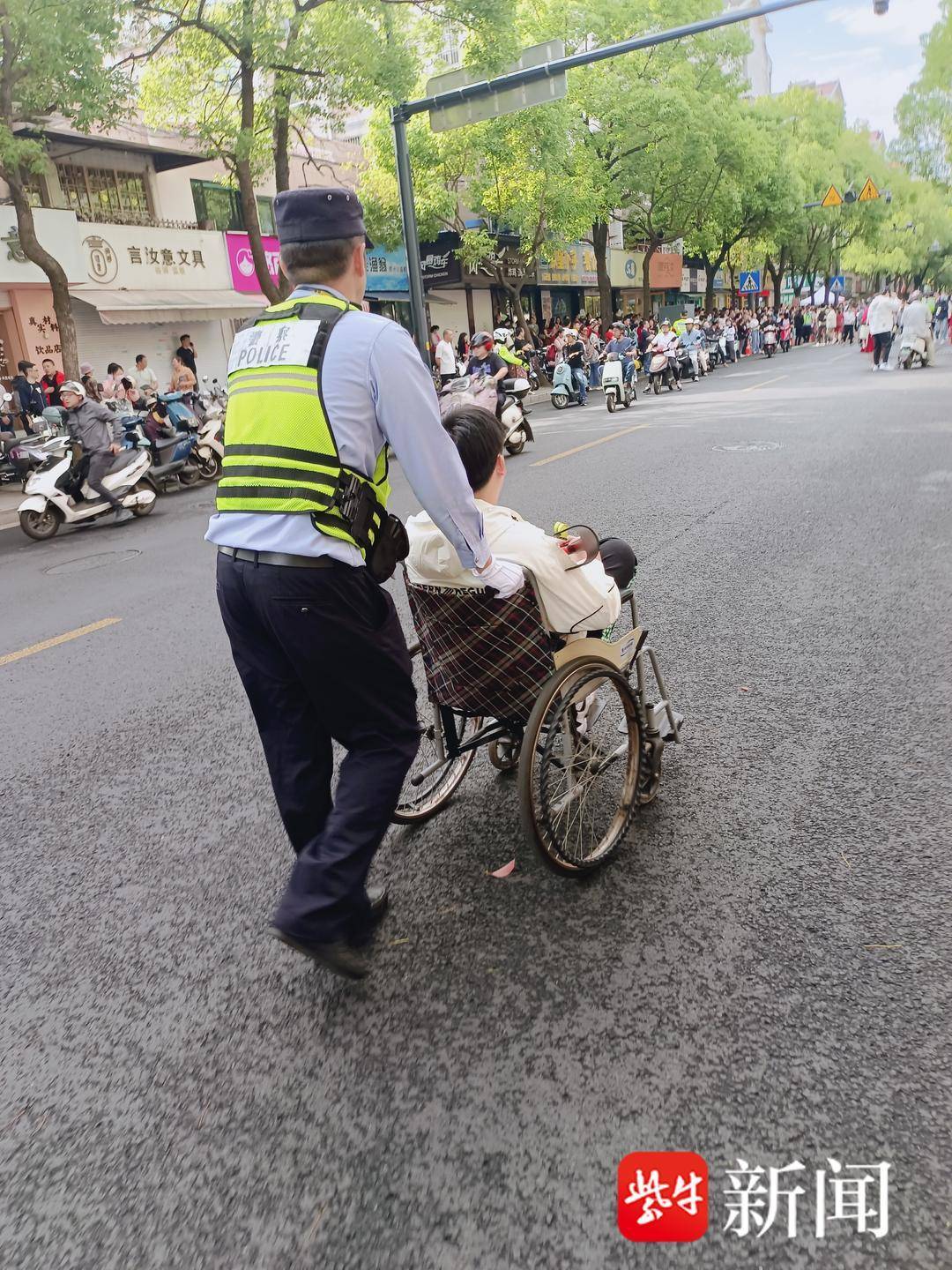 考生高考前意外骨折,多方接力护送助其顺利进考场 考生高考前意外骨折,多方接力护送助其顺利进考场