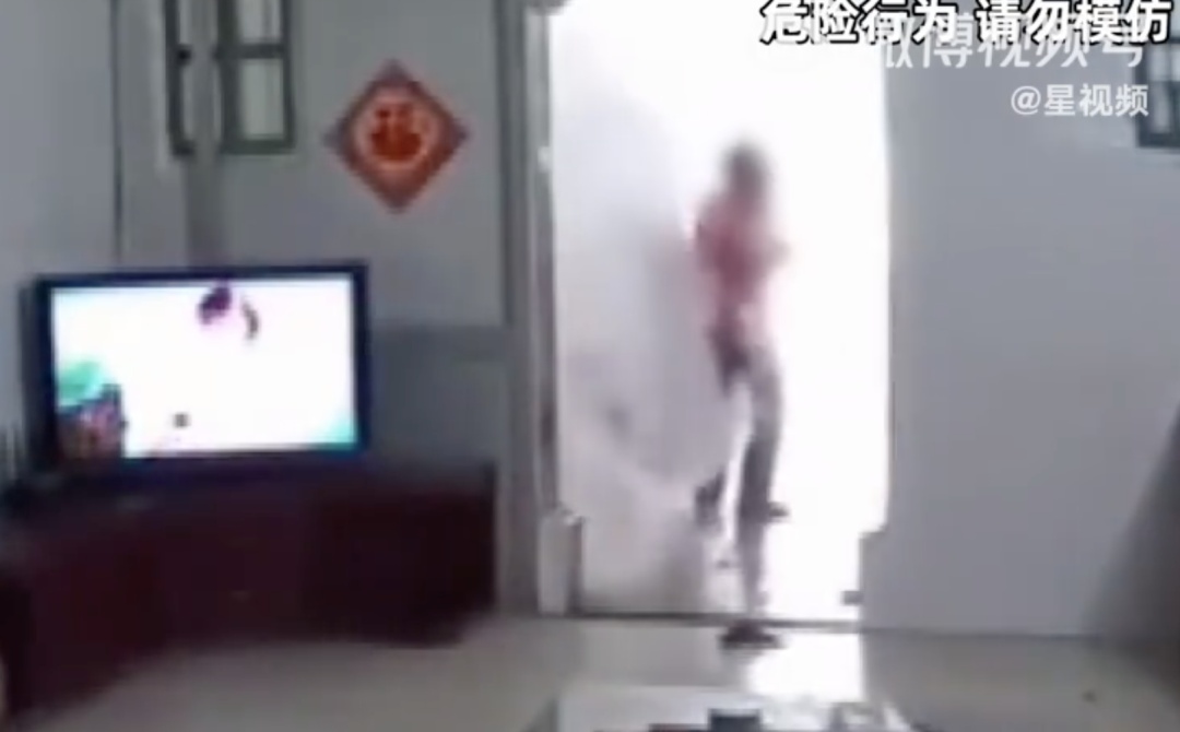 魂都吓飞了!煮粽子时突然爆炸!灶台粉碎、油烟机炸飞 魂都吓飞了!煮粽子时突然爆炸!灶台粉碎、油烟机炸飞