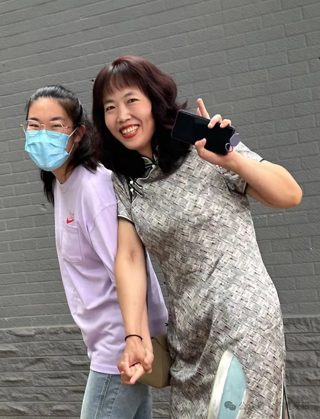 直击2024山东高考现场！有家长带存了六年的粽子来送考