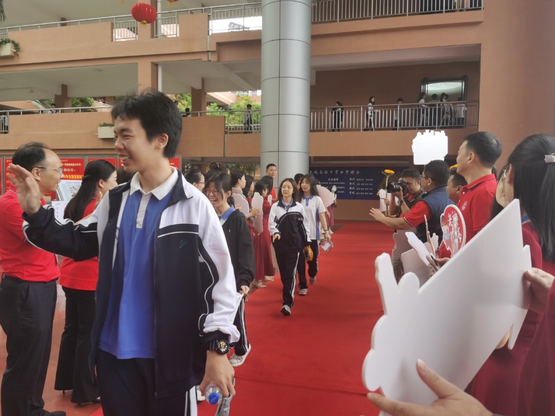 金榜题名！旗开得胜！今天为他们加加加加油！