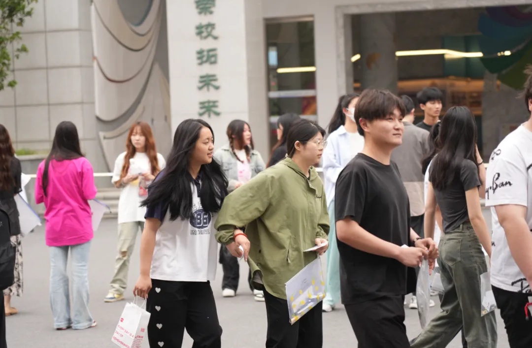 今天，为安徽49.5万考生加油！