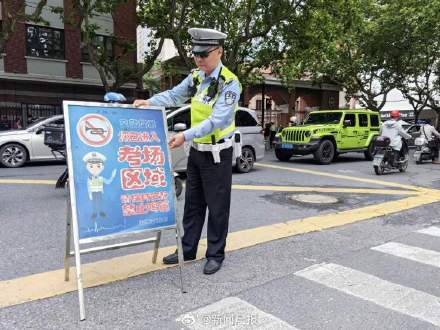 上海高考考生忘带身份证 民警接送一条龙补办 上海高考考生忘带身份证 民警接送一条龙补办