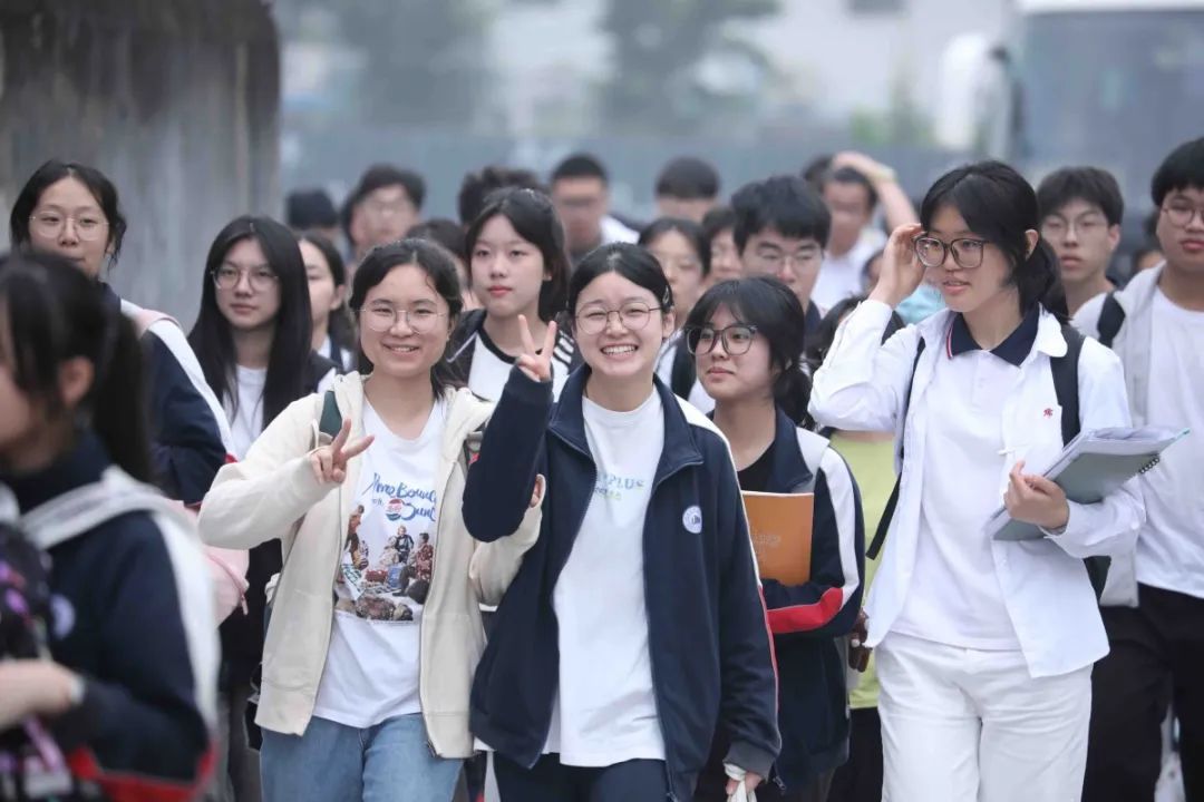 热搜刷屏！名场面再现→