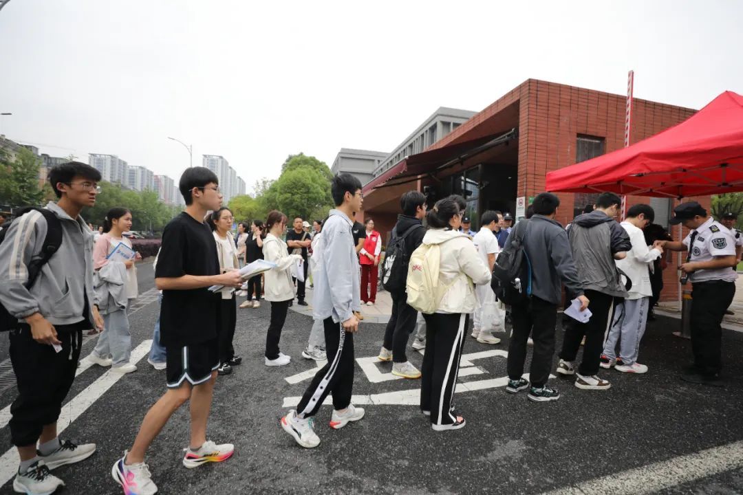 热搜刷屏！名场面再现→