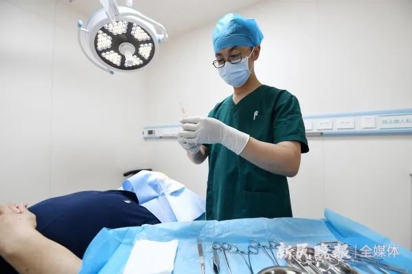 上海部分社区医院可做“小手术”，居民认可吗？记者实地走访，发现→