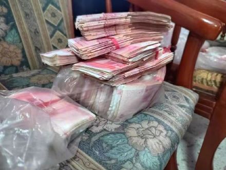 保洁阿姨捡到患者22万元悉数归还，获医院奖励2000元