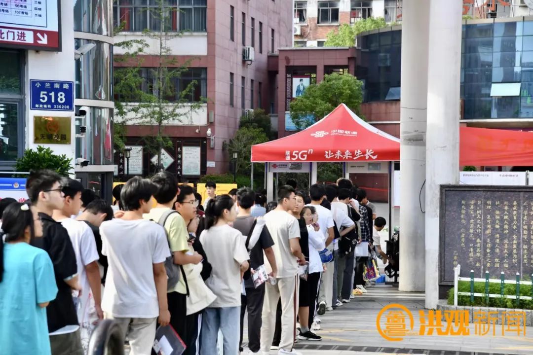 南昌考场门口的这一幕幕！太燃了