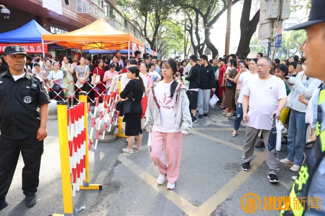 南昌考场门口的这一幕幕！太燃了