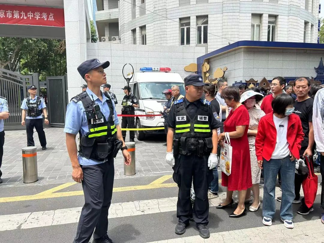 现场直击 | 南京高考第一场结束! 现场直击 | 南京高考第一场结束!