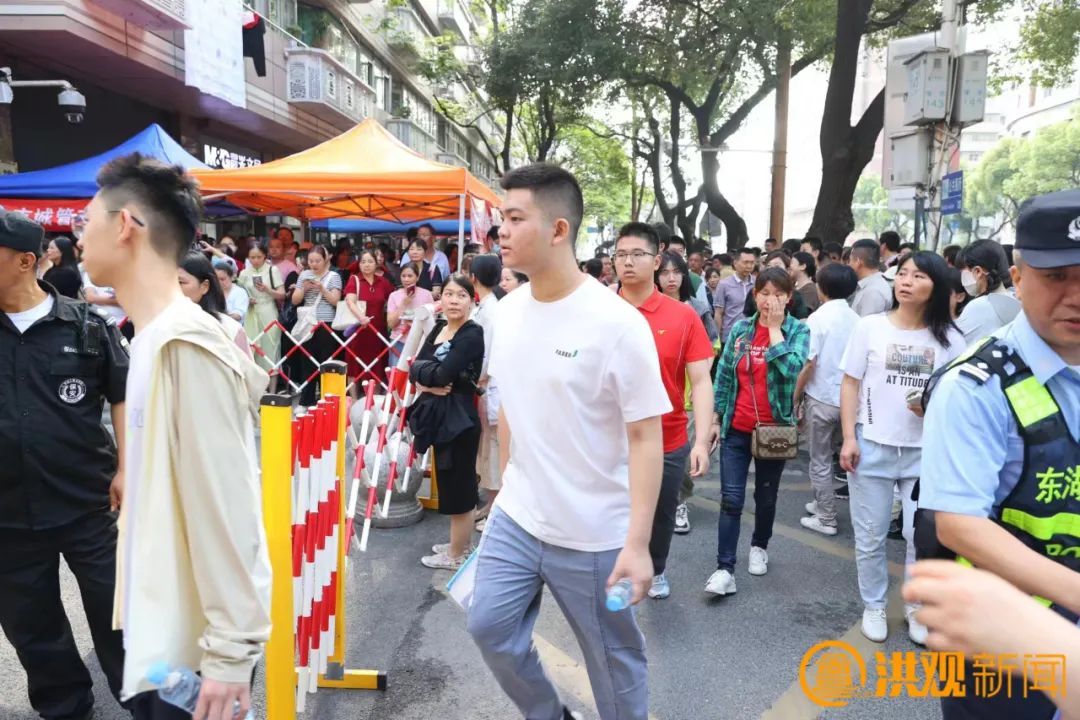 南昌考场门口的这一幕幕！太燃了