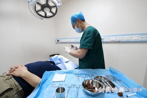 上海部分社区医院可做“小手术”，居民认可吗？记者实地走访，发现→