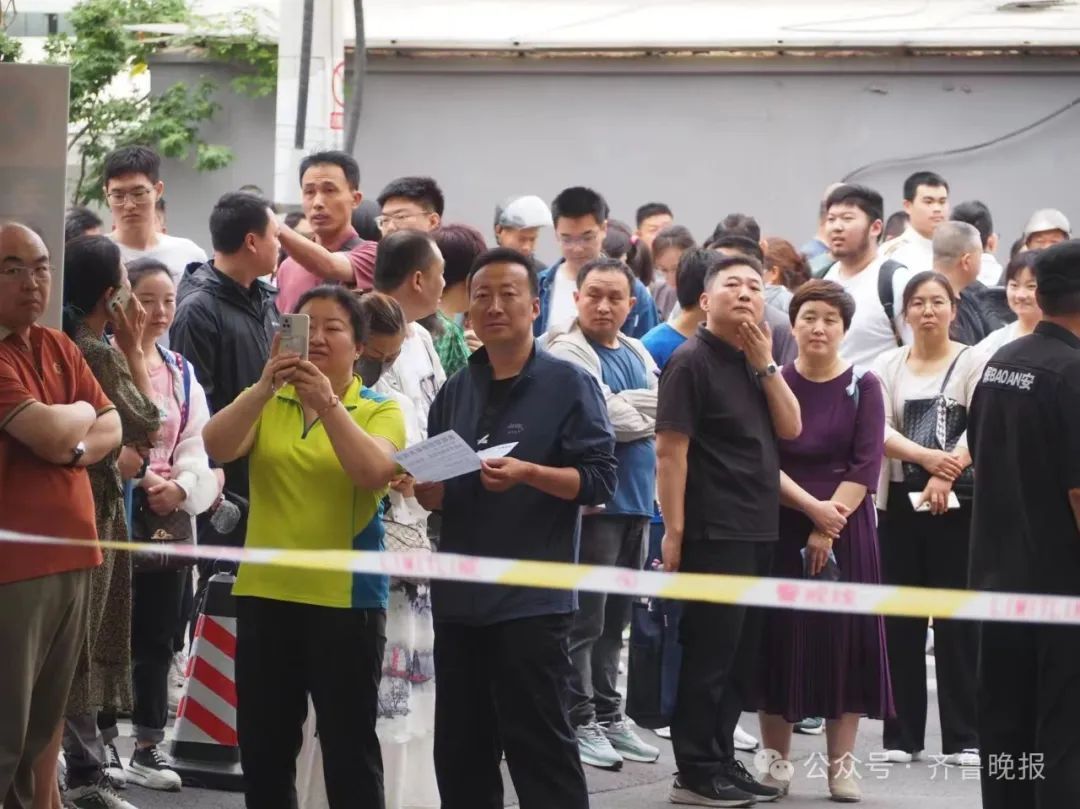 直击2024山东高考现场！有家长带存了六年的粽子来送考