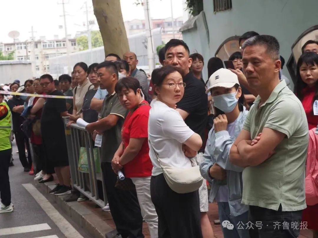 直击2024山东高考现场！有家长带存了六年的粽子来送考