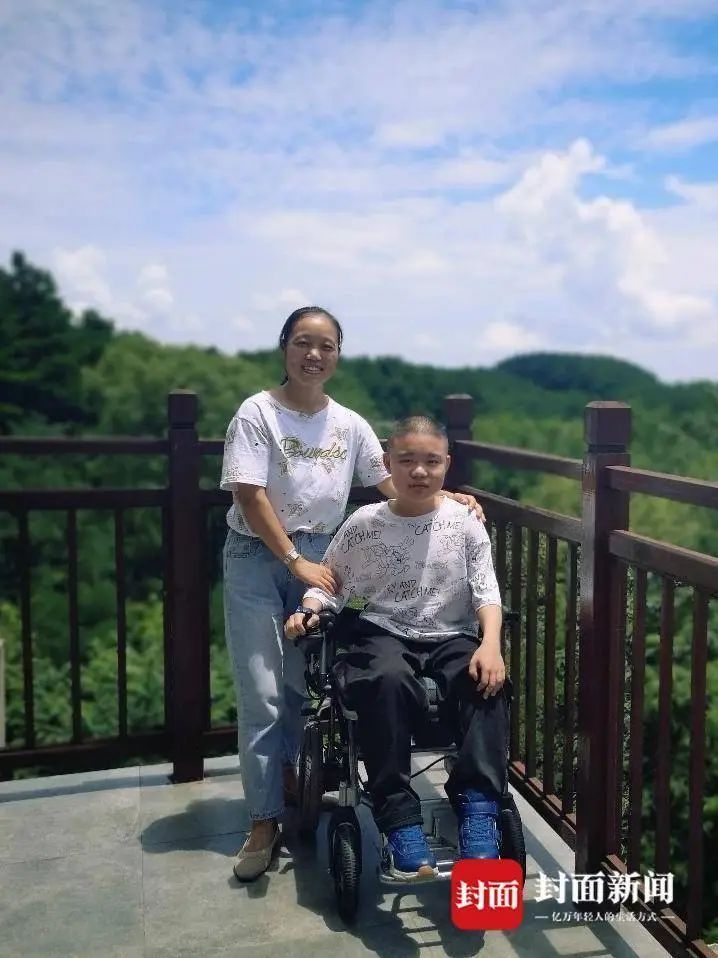 活不过18岁？19岁坚强少年“不信命”！坐轮椅完成“高考梦”