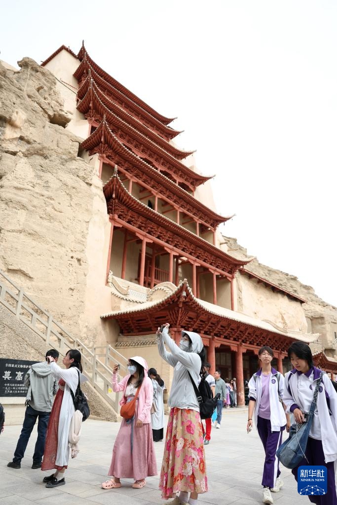 夏日敦煌旅游人气旺