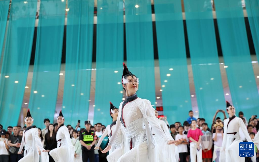 《国宝辽宁&middot;瑞鹤篇》快闪表演在辽博举行