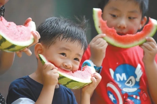 寒瓜、离支……夏令瓜果大比拼,吃瓜群众们中意谁 寒瓜、离支……夏令瓜果大比拼,吃瓜群众们中意谁