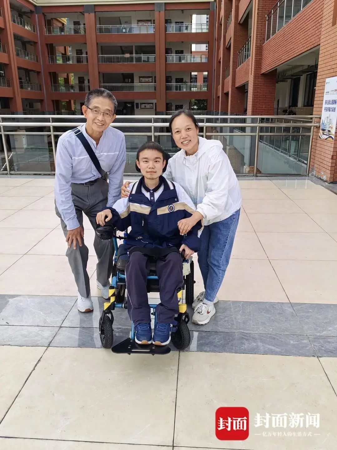 活不过18岁？19岁坚强少年“不信命”！坐轮椅完成“高考梦”