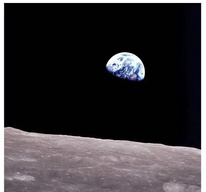 美国一飞机坠毁，“阿波罗8号”宇航员遇难，曾拍下“地出”照片