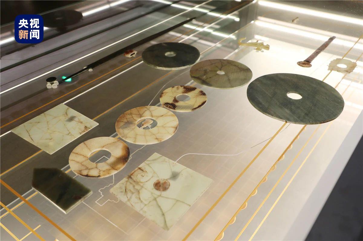 “海昏侯”文物上新！刘贺墓主棺出土玉璧首次展出