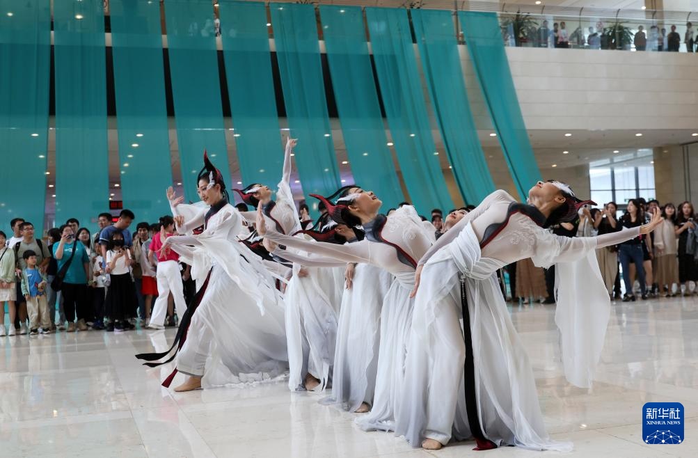 《国宝辽宁&middot;瑞鹤篇》快闪表演在辽博举行