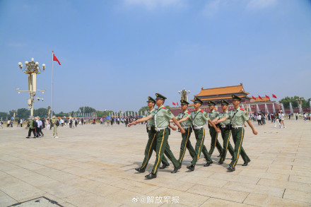 武警官兵端午假期执勤,满满安全感! 武警官兵端午假期执勤,满满安全感!