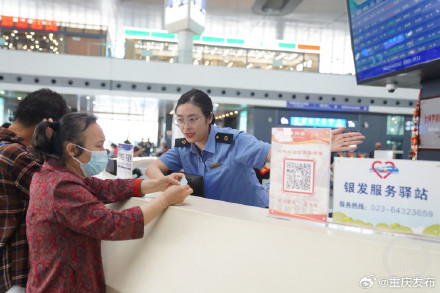 今日重庆火车站迎客流高峰