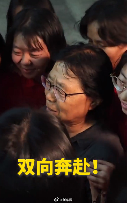 感动！学生对张桂梅高喊我们爱你