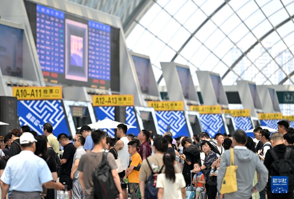 铁路端午小长假迎客流高峰