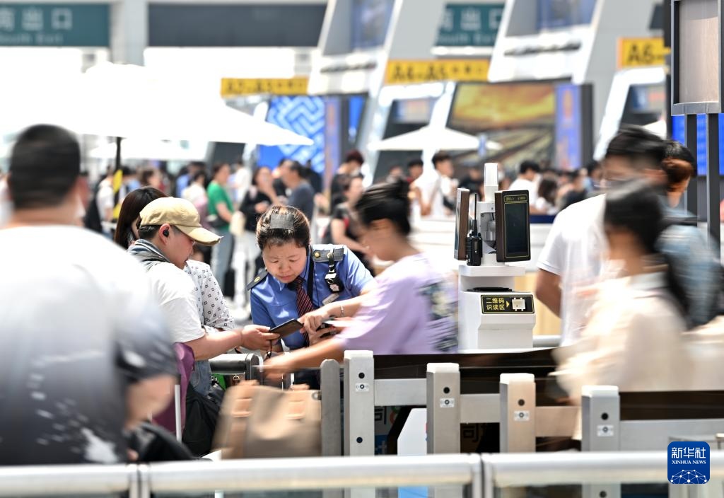铁路端午小长假迎客流高峰