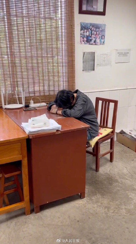 您辛苦了！这是高考结束后的张桂梅老师