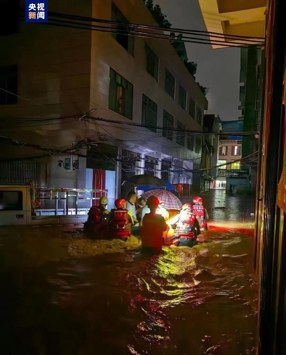 暴雨导致广西百色那坡县城区内涝 多处被淹