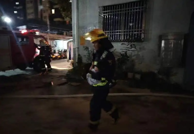 “烧香”变“烧家”！3个孩子睡梦中被困火场……