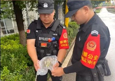太紧张？高考考生睡过头 ，民警紧急排查酒店，逐房找人