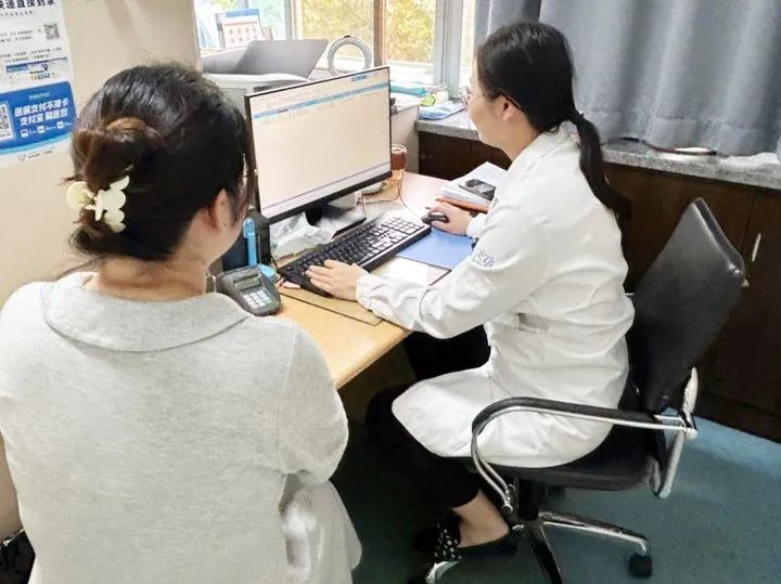 “密密麻麻！”姑娘刚确诊，又有小伙中招！医生急了