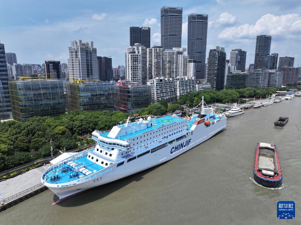 “鉴真号”轮开启首航之旅