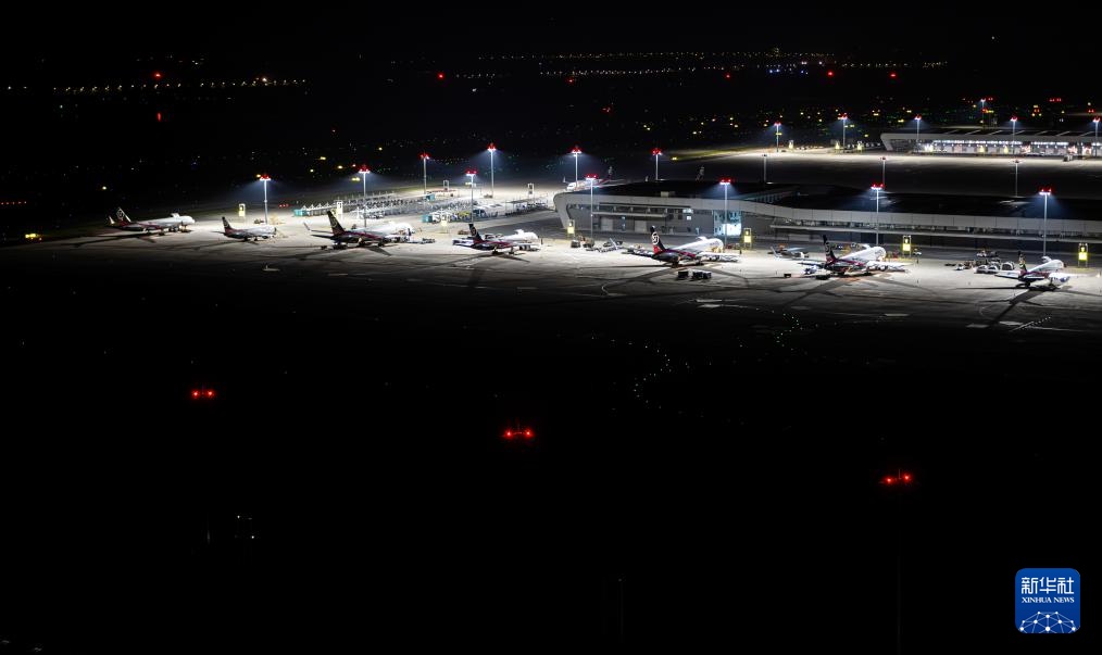 我国首个专业货运枢纽机场国际货邮吞吐量突破10万吨 我国首个专业货运枢纽机场国际货邮吞吐量突破10万吨