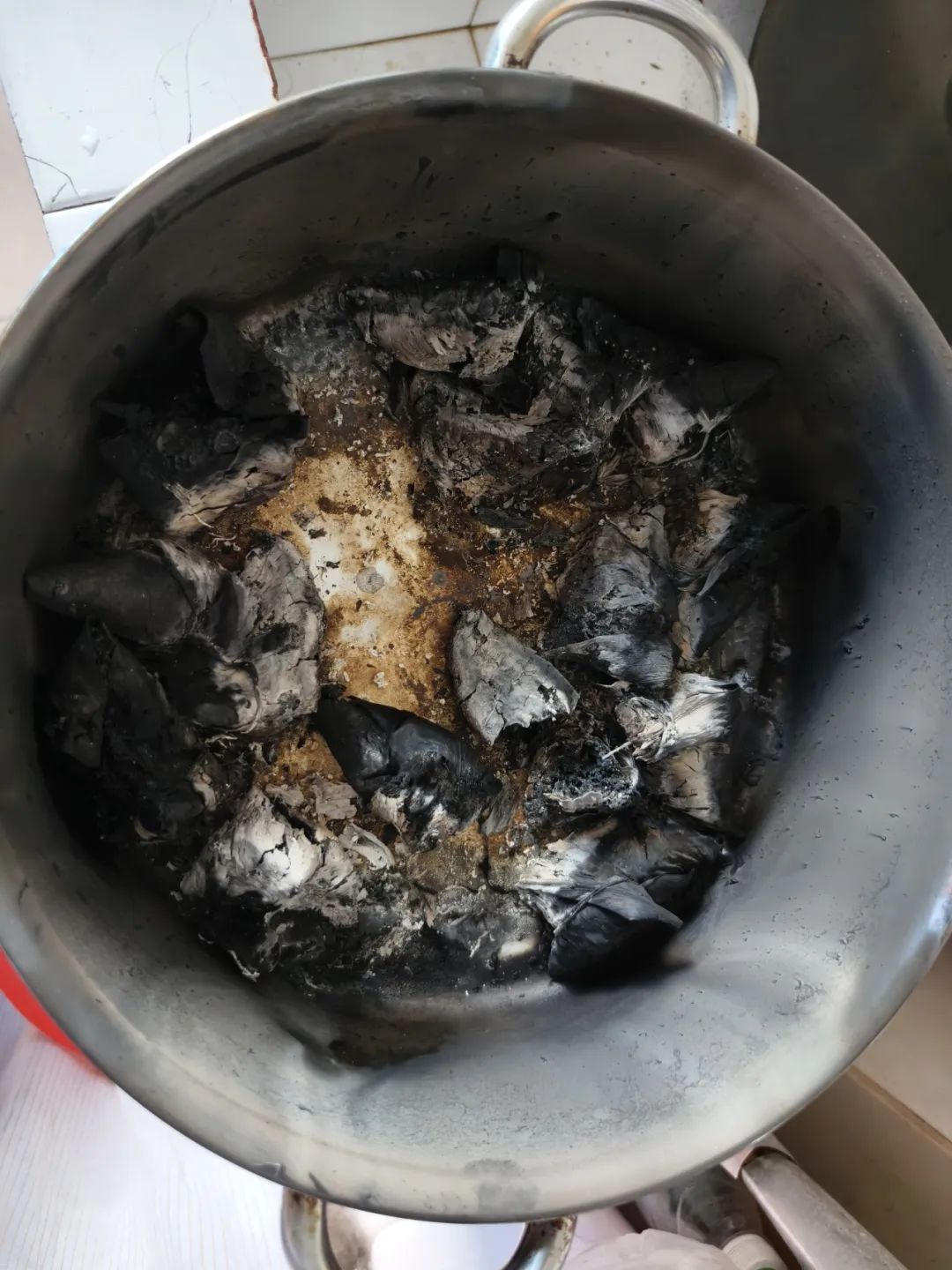 当心！贵州一居民煮粽子差点把家烧了