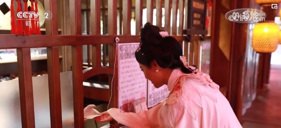 传统文化“活”起来释放新魅力 火热“端午经济”折射中国经济蓬勃活力 传统文化“活”起来释放新魅力 火热“端午经济”折射中国经济蓬勃活力