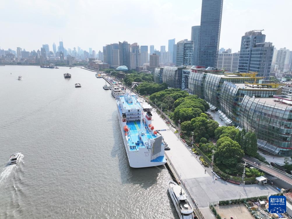 “鉴真号”轮开启首航之旅