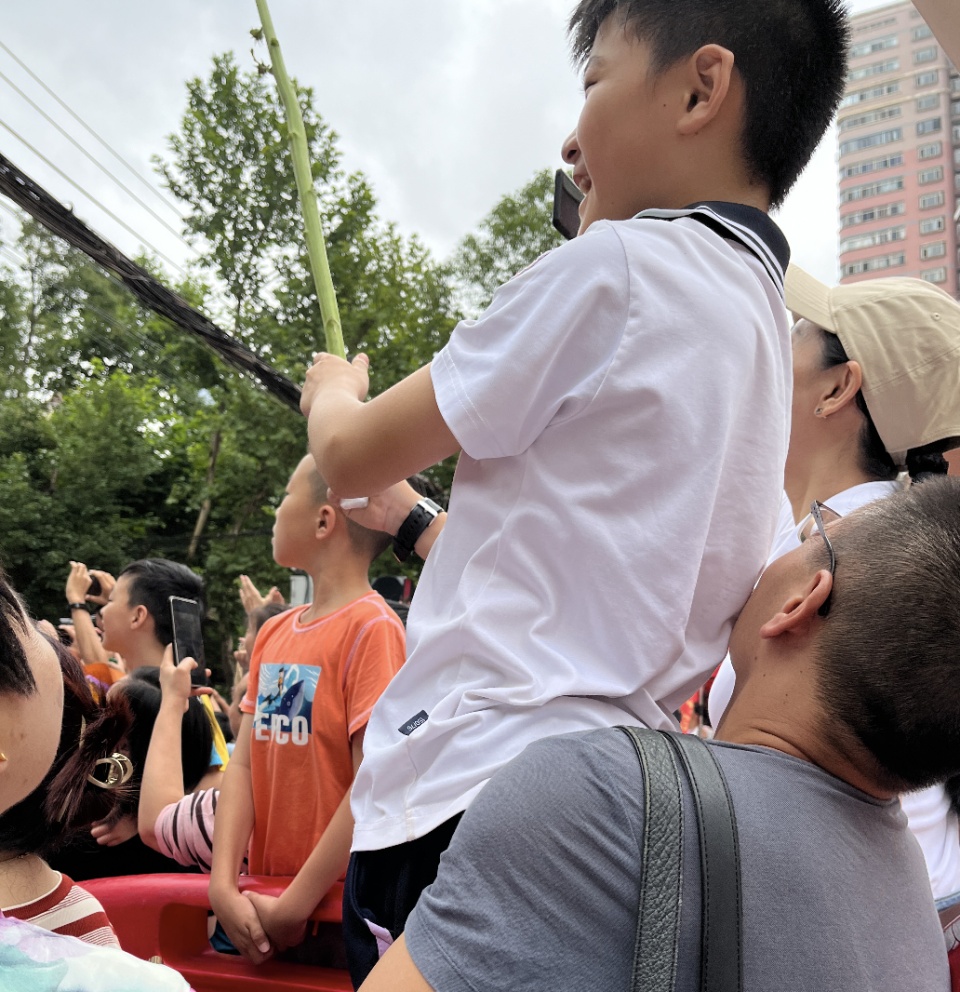 长沙陪考妈妈说起女儿高中三年哭了:这只是人生路上其中一个考验 长沙陪考妈妈说起女儿高中三年哭了:这只是人生路上其中一个考验