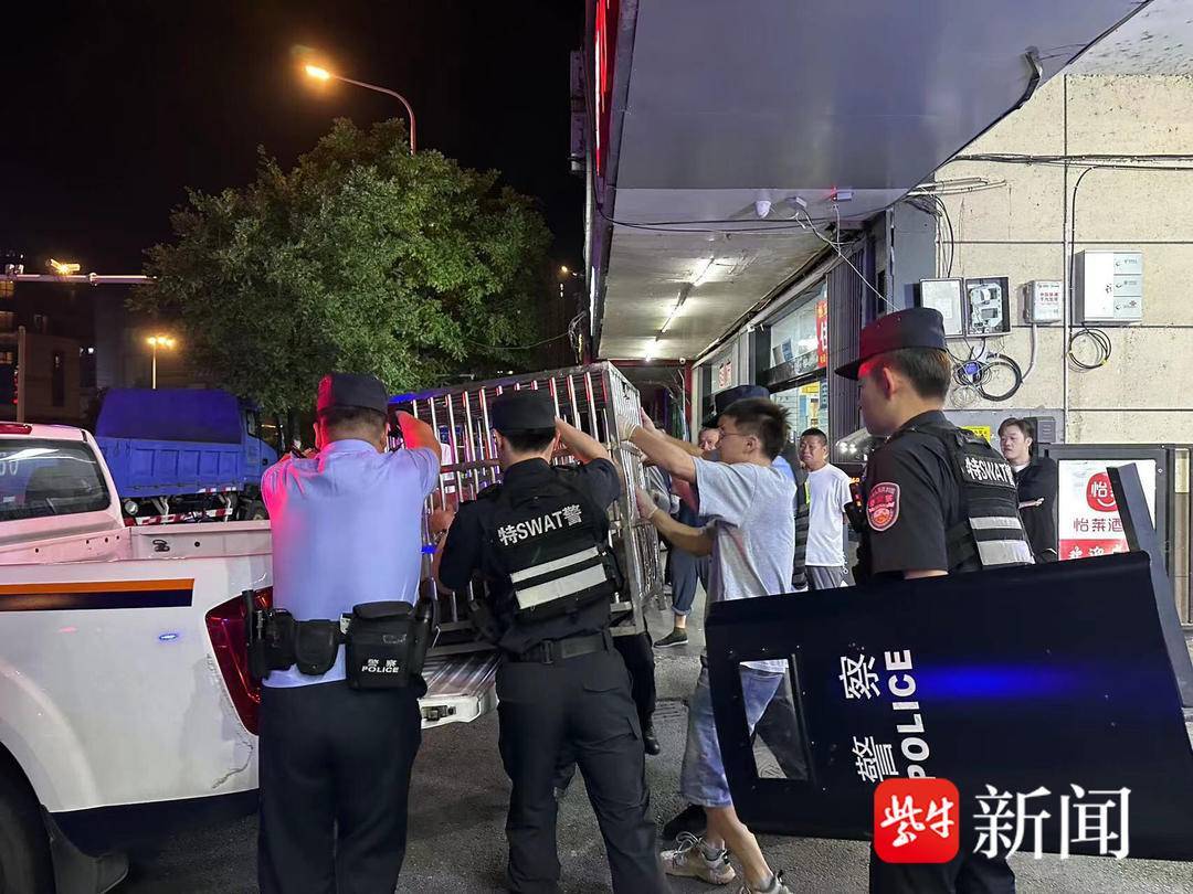 “二师兄”又下山巡视啦,南京警察蜀黍送你回家 “二师兄”又下山巡视啦,南京警察蜀黍送你回家