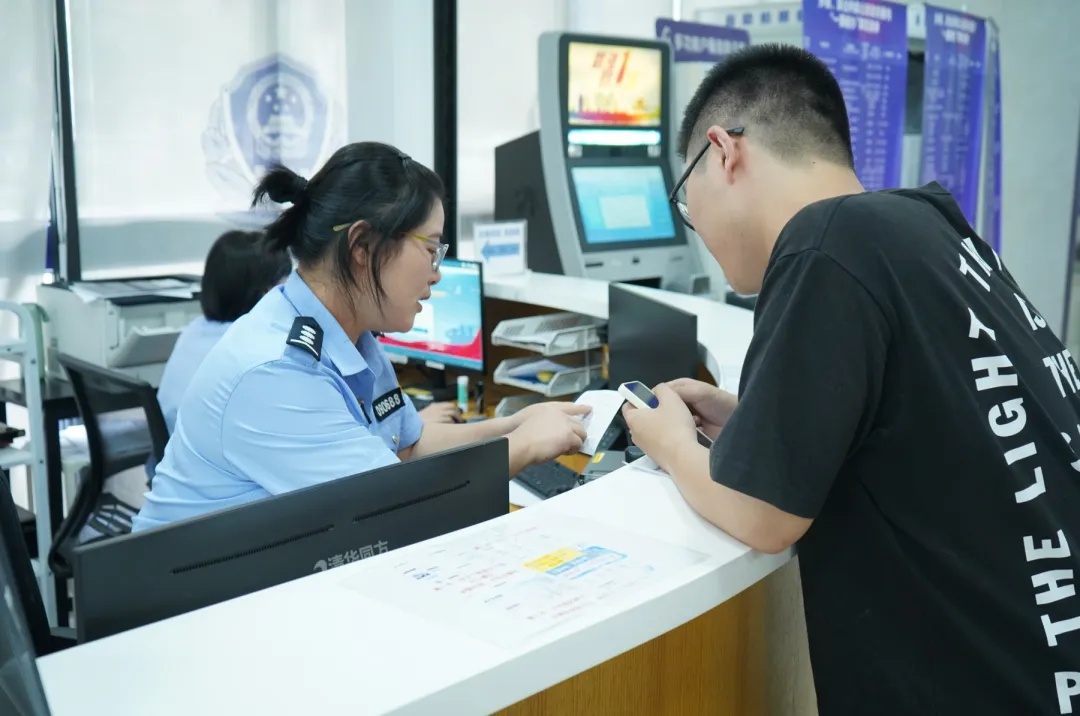 这个派出所拍的身份证照片为何这么好看？揭秘→